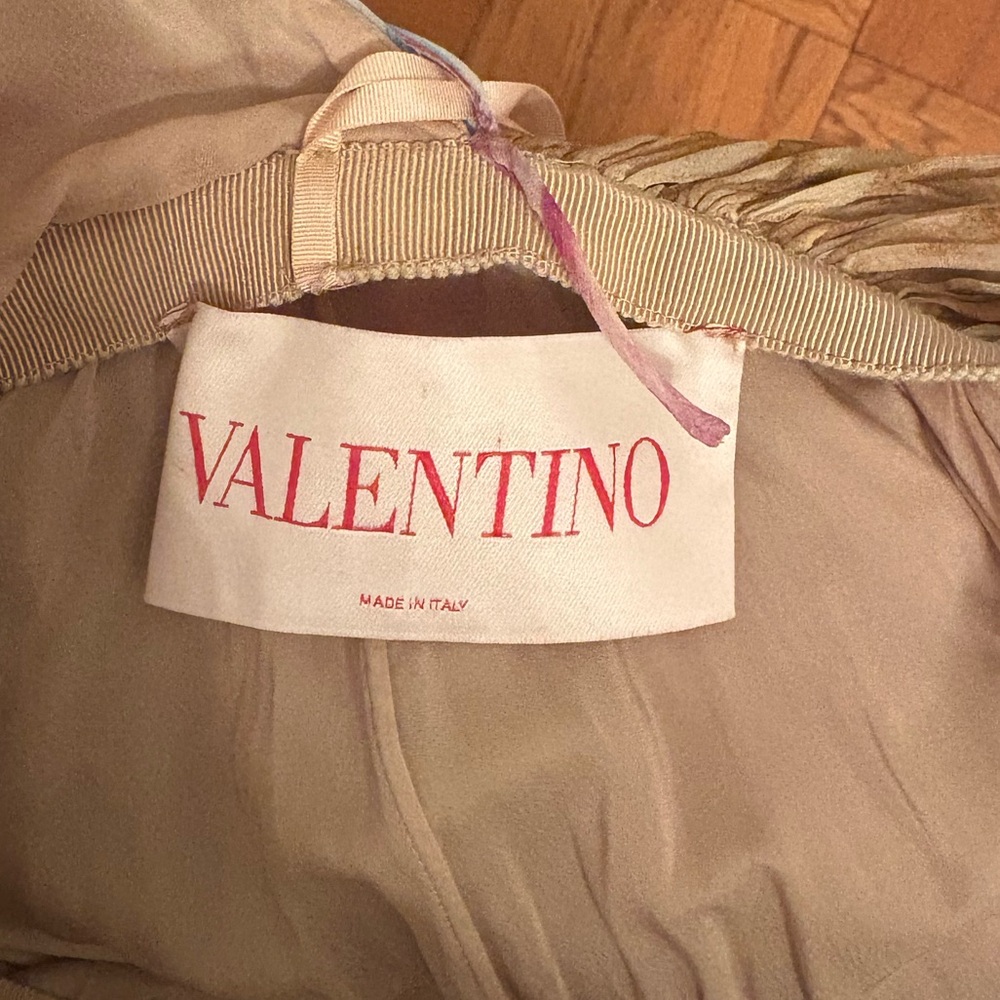 Valentino Plunge Gown - Picture 5 of 7